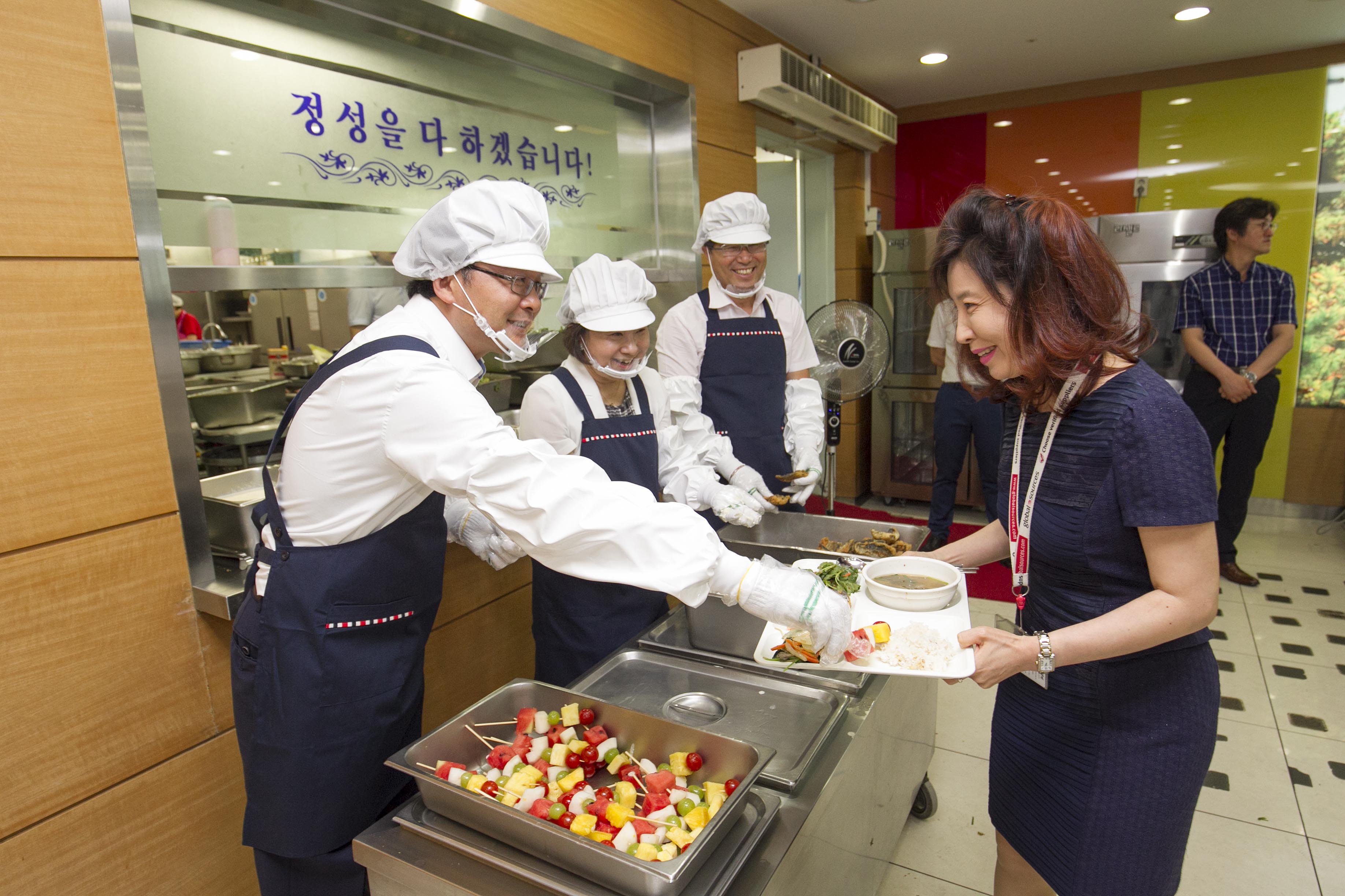 구내식당 배식서비스 이미지